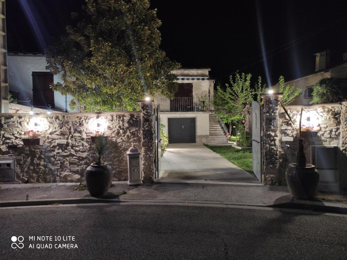 Maison en rez-de-chaussée,jardin, très bien située Arles Esterno foto