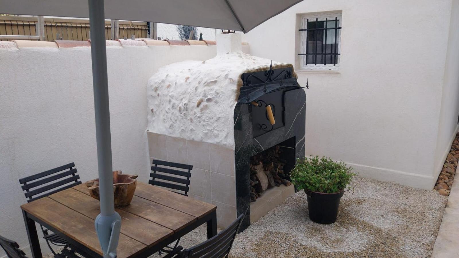 Maison en rez-de-chaussée,jardin, très bien située Arles Esterno foto
