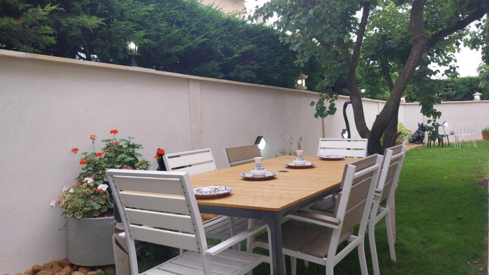 Maison en rez-de-chaussée,jardin, très bien située Arles Esterno foto